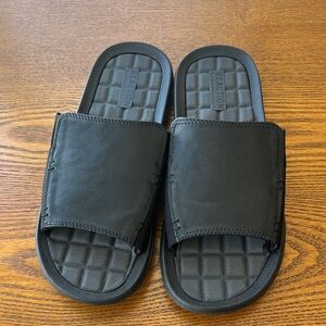 Kenneth Cole Reaction Men’s Black Slides-NWOT